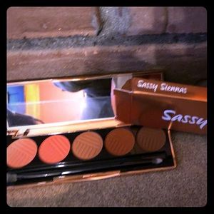 Sassy Siennans Dose of color NWOT